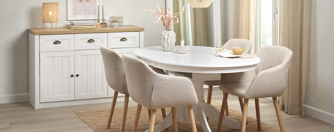 Geniş bir konsol gibi depolama mobilyaları, evin tamamında günlük depolama ihtiyacı için mükemmel bir tercihtir.