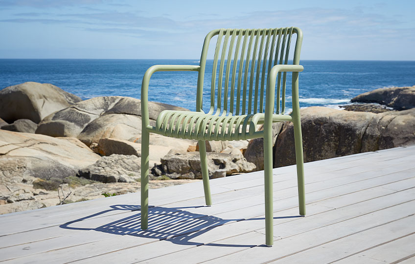 Modern minimalist görünümlü plastik bahçe sandalyesi