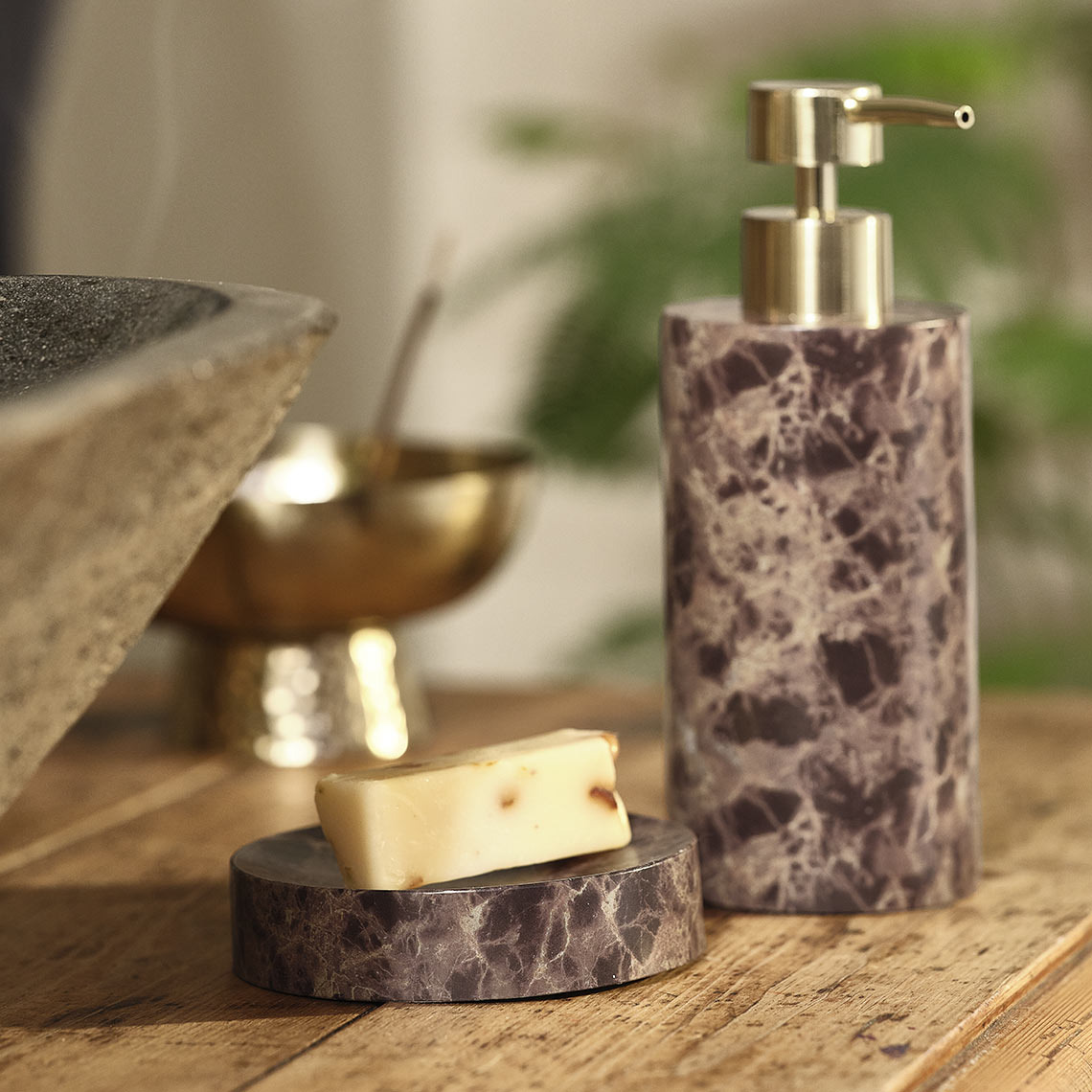 Mermer görünümlü banyo aksesuarları