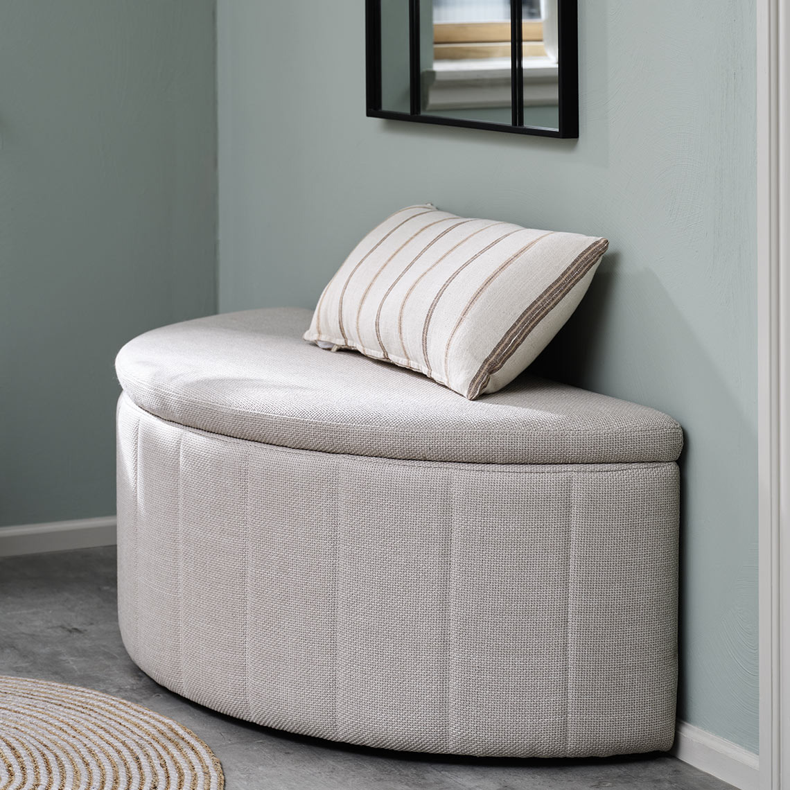 Açık renkli koridor bankı