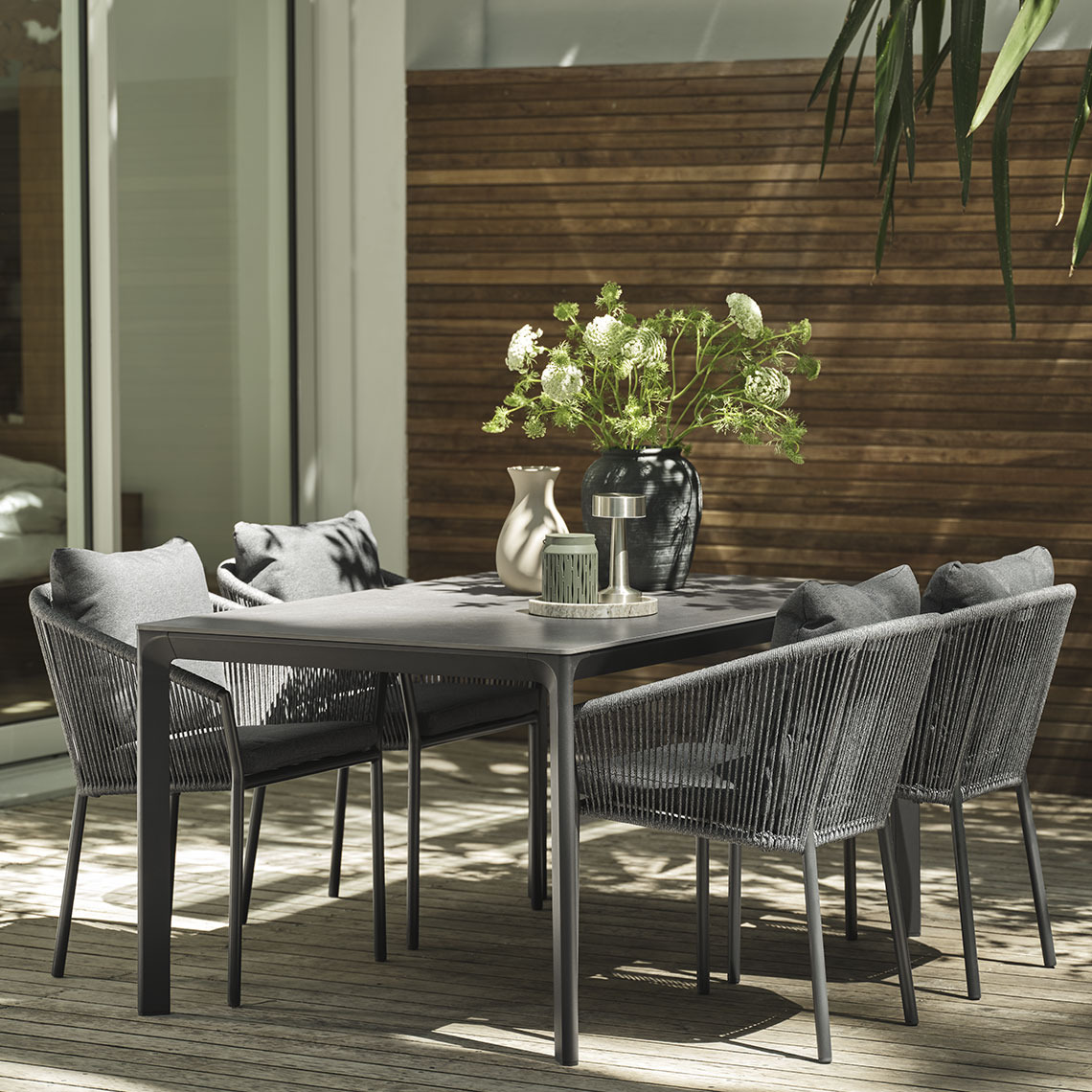 KUMLA bahçe masası ve GILJA bahçe sandalyeleri Bahçe masası ve dış mekan sandalyeleri